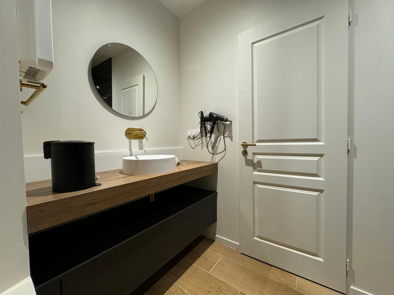 Belle Fleur - 6 - Capacite D'accueil De 2 A 8 Personnes Appartement Château-Ville-Vieille